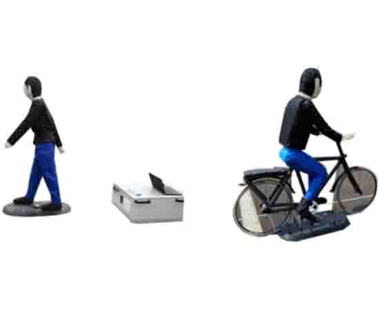 智能網(wǎng)聯(lián)移動假人、假車、交通標志